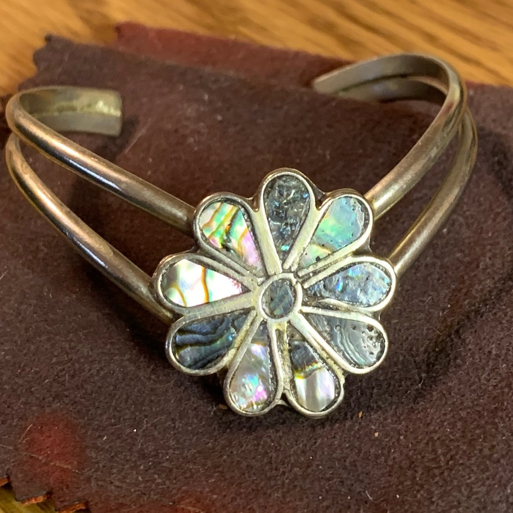 Gray Silver Floral Bracelet with Iridescent Shell